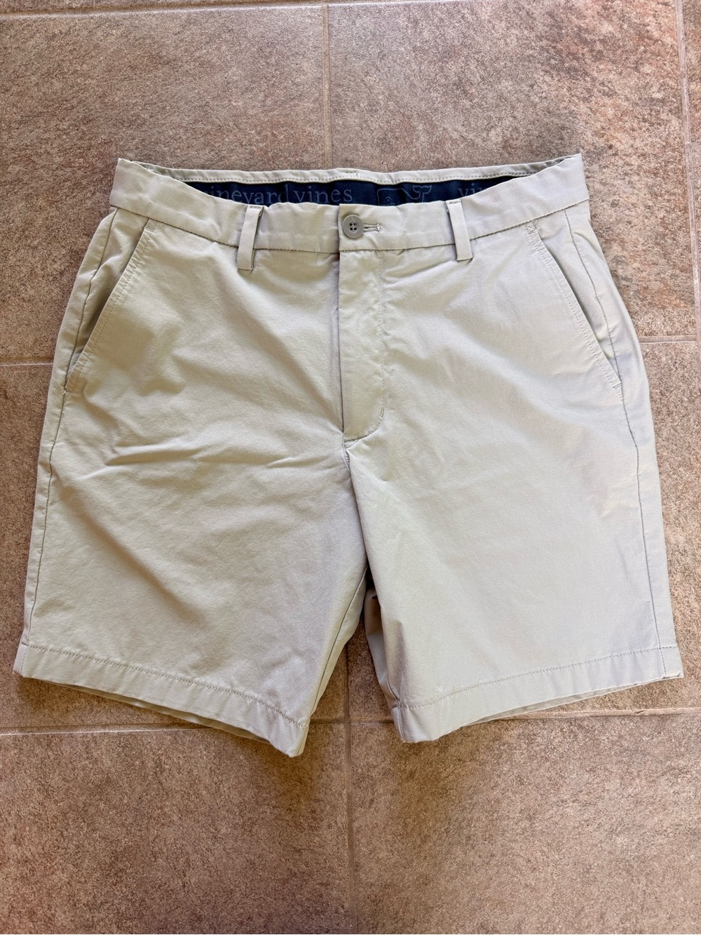 Vineyard Vines Men’s Light Gray Flat Front Performance Shorts 9in Size 30